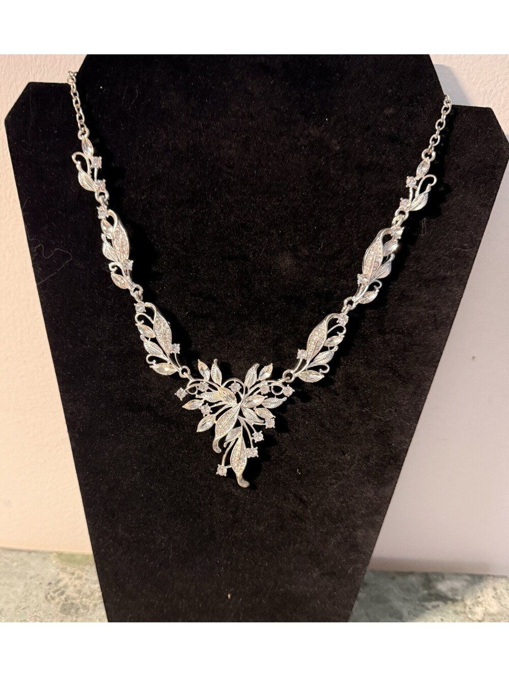 Rhinestone Leaf Design Silver Tone Necklace Choker Costume